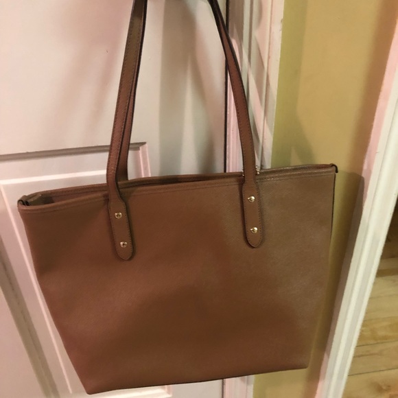 Coach City Zip Tote - Picture 4 of 8